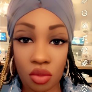 Meet your Posher, Ebony